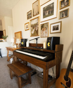 Piano stand